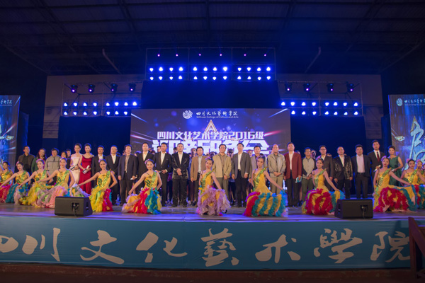 乘飞艺术 绽放青春