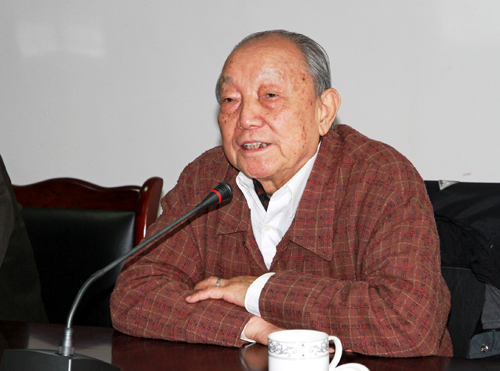 陈汉民教授座谈会现场参观校园(李兴维 李冬焱/文  陈友良/图)